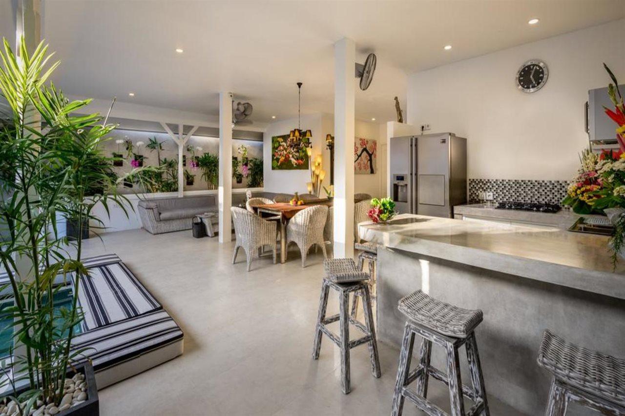 Ozamiz Villa Seminyak By Villas R Us Luaran gambar